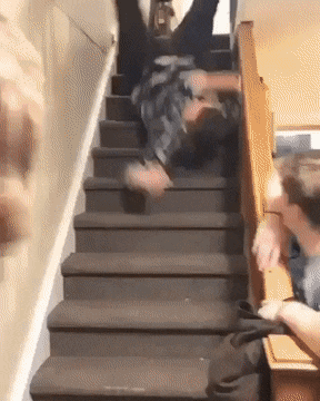 Mec bourré dans les escaliers